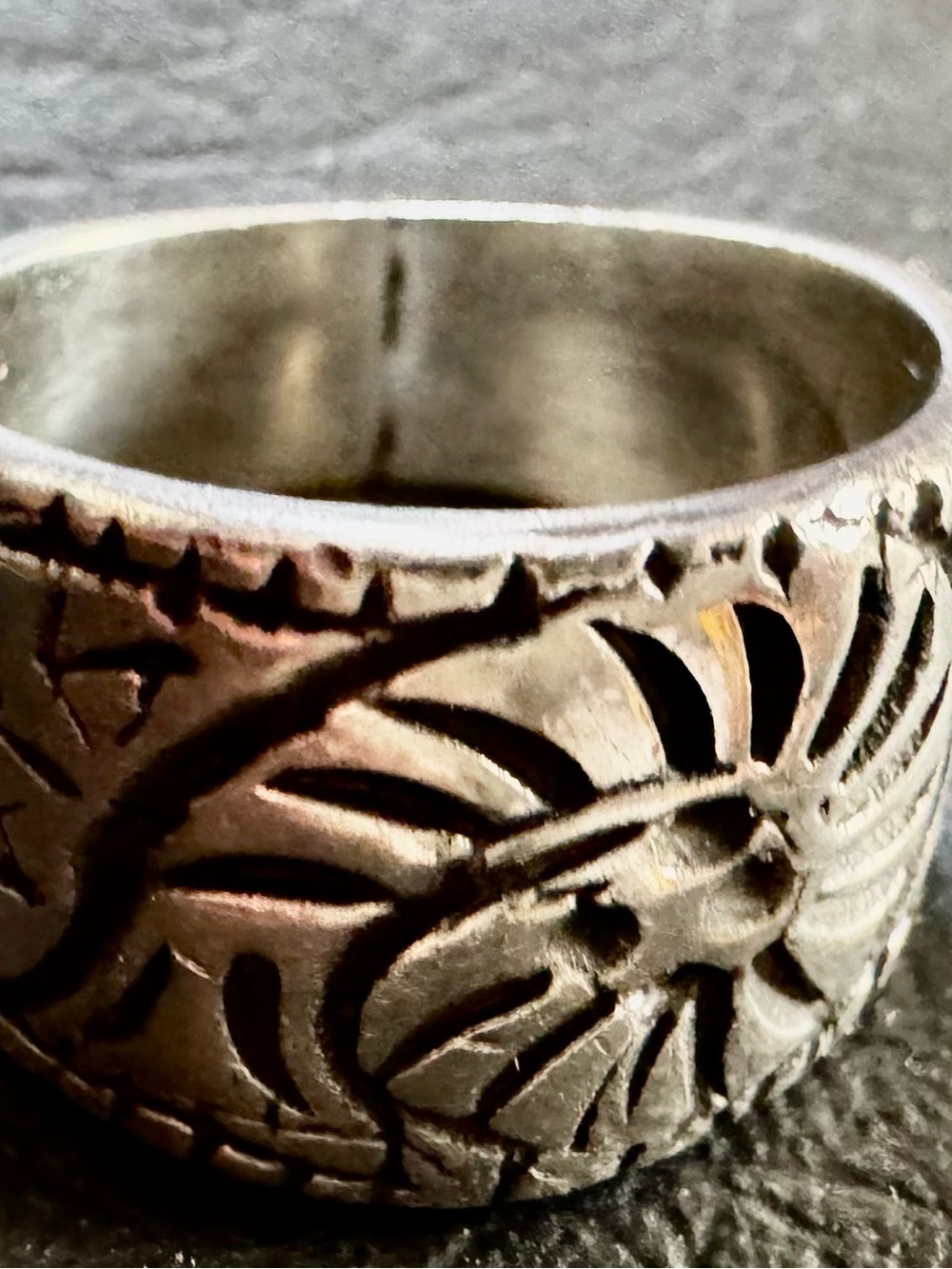 Wide Carved Shell 925 Sterling Silver Band Ring from Mexican Silversmith Size 8